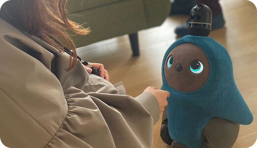 写真 : LOVOT(らぼっと)