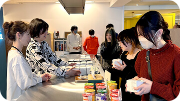写真 : 社内の文化 コミュニケーション活性化を促す独自文化
